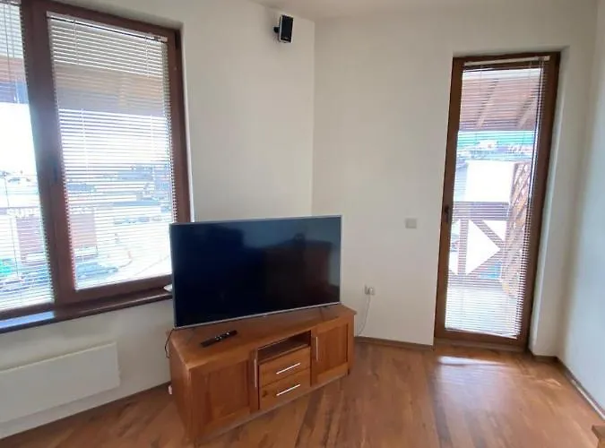 Large Gondola - Center, Neon Apartment