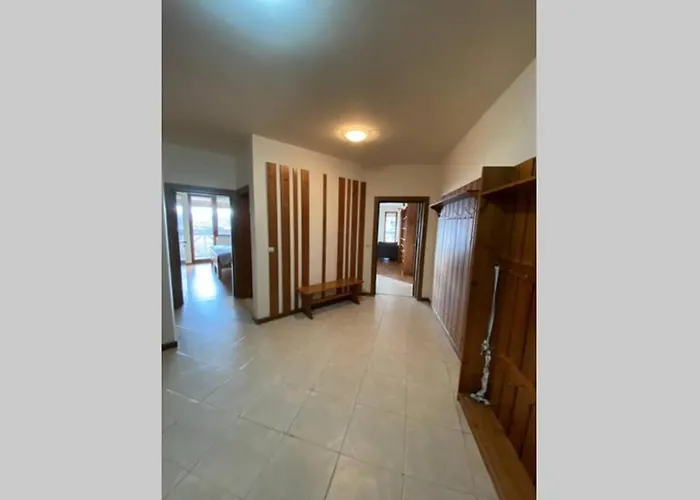 Large Gondola - Center, Neon *