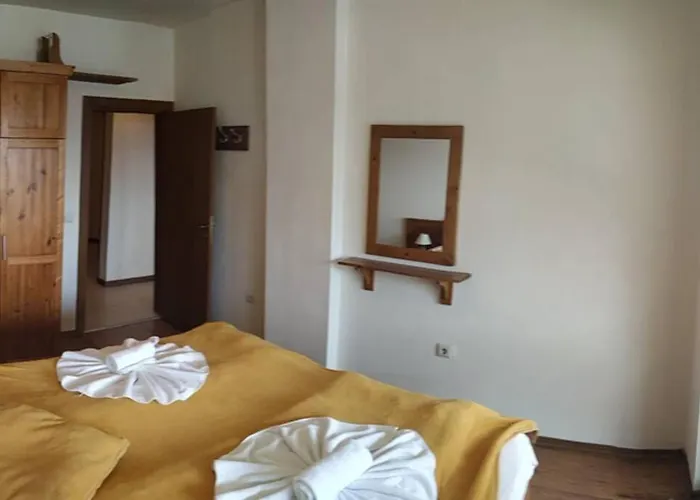 Large Gondola - Center, Neon