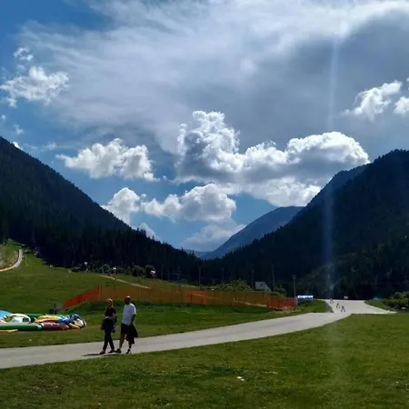 Large Gondola - Center, Neon
