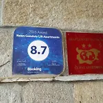 Large Gondola - Center, Neon Apartmán