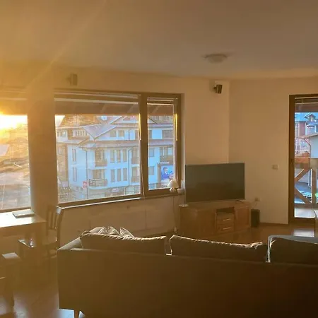 Daire Large Gondola - Center, Neon