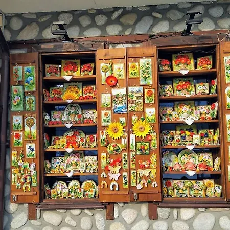 Large Gondola - Center, Neon 公寓 班斯科