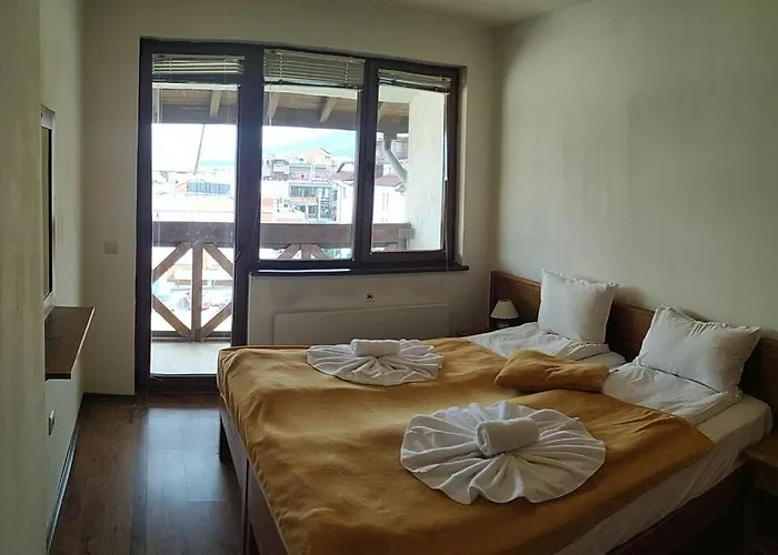 Daire Large Gondola - Center, Neon *